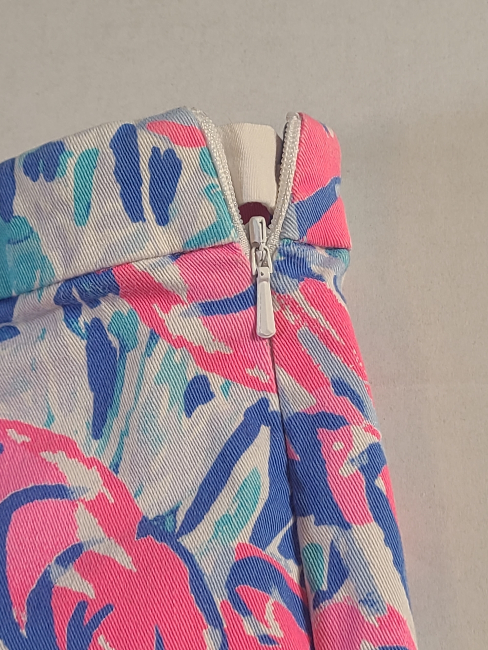 Lilly Pulitzer Womens Shorts Side Zip with Pink Blue Tropical SOLD - Picture 3 of 14